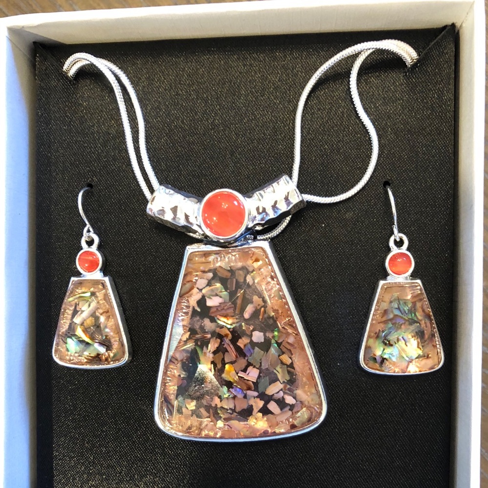 Beautiful earring and necklace set by Mixit NIB
